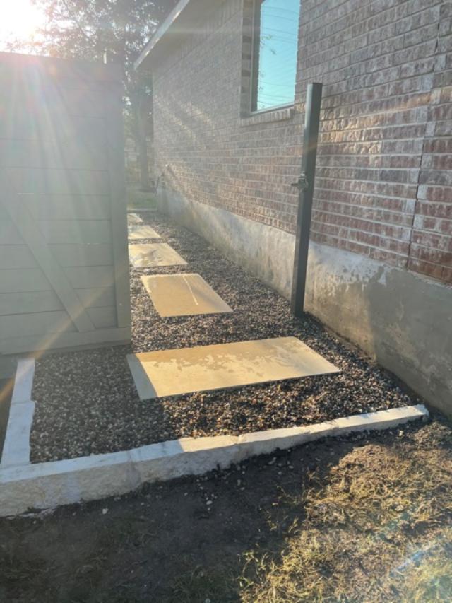 Side yard pathway with stone pavers